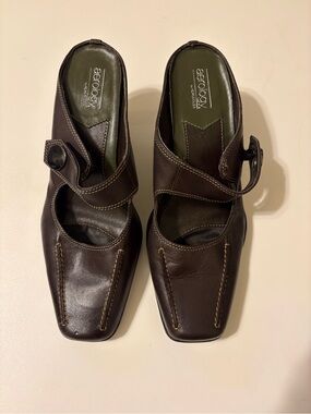 aerology woman’s Brown Leather Slip-On Dress Shoes